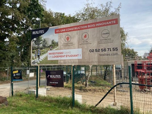 Groupe Réalités – Panneau de chantier en bois – Promotion Immobilière - Rennes